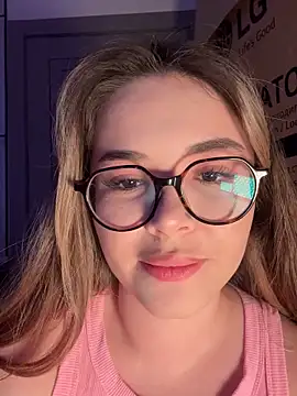 Snapshot of CutiePie3 chatting on September 22, 2025, 10:38 pm CutiePie3 online show from September 22, 2025, 10:38 pm