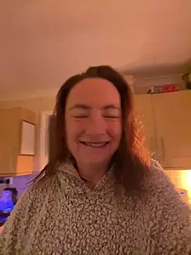 LouiseTswing online show from December 11, 2024, 4:20 pm