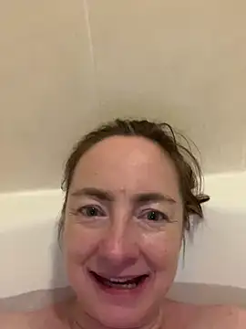 LouiseTswing online show from December 9, 2024, 4:58 pm