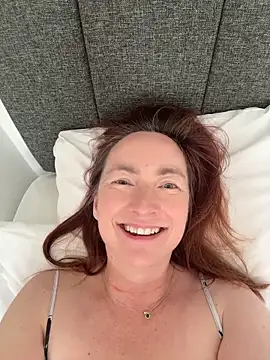 LouiseTswing online show from June 11, 2026, 3:31 pm
