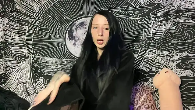 Snapshot of MissMidnightUK chatting on September 17, 2025, 10:56 pm MissMidnightUK online show from September 17, 2025, 10:56 pm