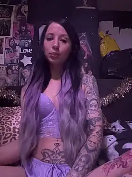 MissMidnightUK online show from December 5, 2025, 12:10 am