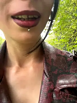 Snapshot of MissMidnightUK chatting on September 24, 2025, 4:02 pm MissMidnightUK online show from September 24, 2025, 4:02 pm