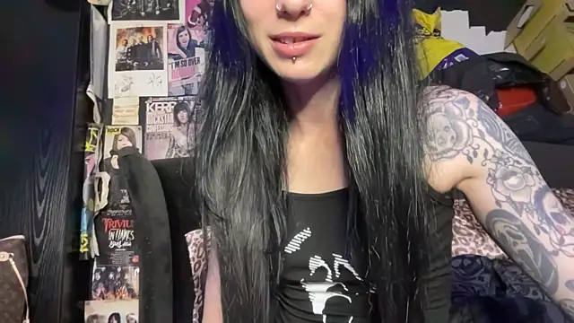 Snapshot of MissMidnightUK chatting on September 18, 2025, 10:35 pm MissMidnightUK online show from September 18, 2025, 10:35 pm