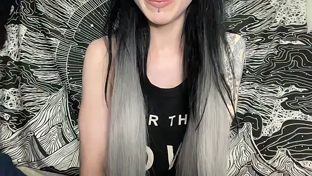 Snapshot of MissMidnightUK chatting on February 16, 2025, 11:39 pm MissMidnightUK online show from February 16, 2025, 11:39 pm