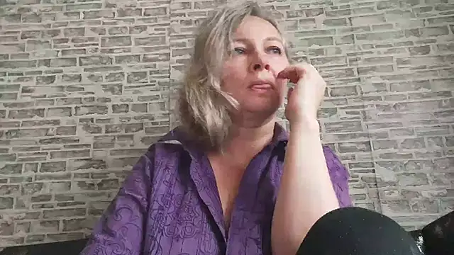 Snapshot of EdithManning chatting on October 28, 2025, 6:23 am EdithManning online show from October 28, 2025, 6:23 am