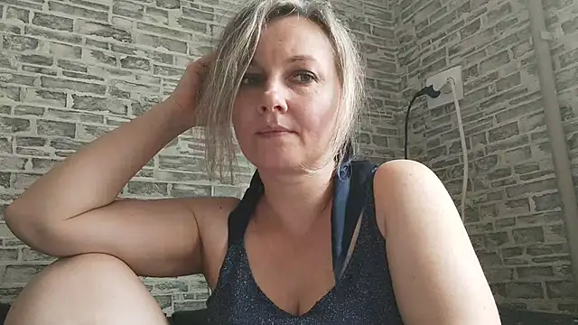 Snapshot of EdithManning chatting on March 5, 2025, 11:17 am EdithManning online show from March 5, 2025, 11:17 am