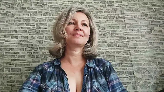 Snapshot of EdithManning chatting on September 10, 2025, 5:06 am EdithManning online show from September 10, 2025, 5:06 am