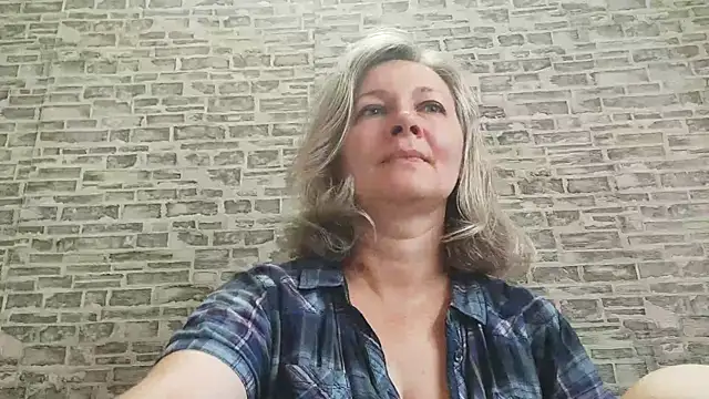 Snapshot of EdithManning chatting on September 15, 2025, 5:19 am EdithManning online show from September 15, 2025, 5:19 am