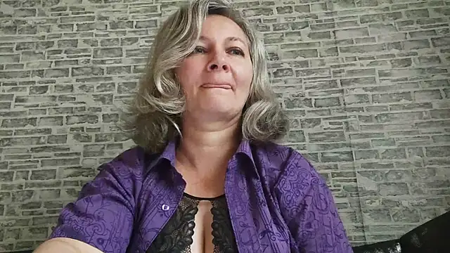 Snapshot of EdithManning chatting on September 22, 2025, 5:46 am EdithManning online show from September 22, 2025, 5:46 am