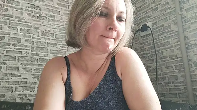 Snapshot of EdithManning chatting on February 23, 2025, 6:49 am EdithManning online show from February 23, 2025, 6:49 am