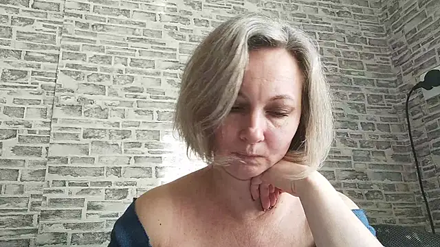 Snapshot of EdithManning chatting on February 17, 2025, 9:24 am EdithManning online show from February 17, 2025, 9:24 am