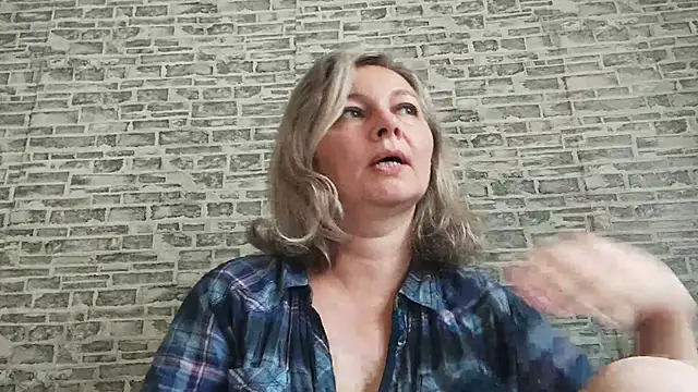 Snapshot of EdithManning chatting on September 11, 2025, 5:07 am EdithManning online show from September 11, 2025, 5:07 am