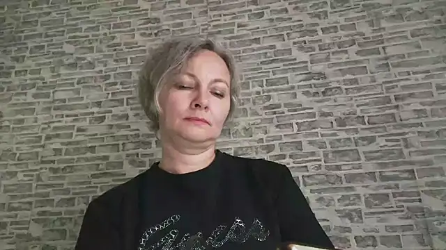 Snapshot of EdithManning chatting on October 31, 2025, 7:05 am EdithManning online show from October 31, 2025, 7:05 am