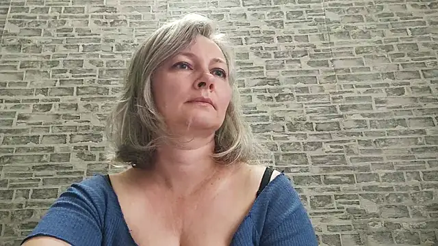 Snapshot of EdithManning chatting on September 19, 2025, 5:11 am EdithManning online show from September 19, 2025, 5:11 am