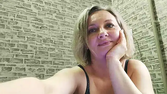 Snapshot of EdithManning chatting on March 17, 2025, 9:55 am EdithManning online show from March 17, 2025, 9:55 am