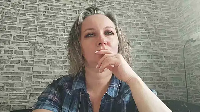 Snapshot of EdithManning chatting on March 19, 2025, 6:24 am EdithManning online show from March 19, 2025, 6:24 am