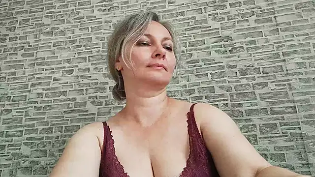 Snapshot of EdithManning chatting on September 9, 2025, 6:01 am EdithManning online show from September 9, 2025, 6:01 am