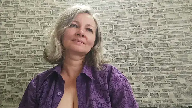 Snapshot of EdithManning chatting on October 8, 2025, 5:20 am EdithManning online show from October 8, 2025, 5:20 am