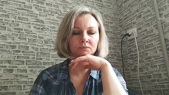 Snapshot of EdithManning chatting on March 21, 2025, 8:06 am EdithManning online show from March 21, 2025, 8:06 am