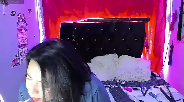 Snapshot of katieeandsharonn chatting on February 5, 2025, 2:19 am katieeandsharonn online show from February 5, 2025, 2:19 am