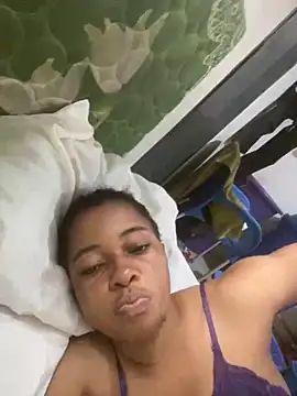 Snapshot of AkuaGifty chatting on December 9, 2024, 8:33 am AkuaGifty online show from December 9, 2024, 8:33 am