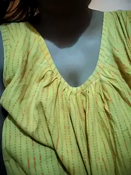 Snapshot of Hot-Anuska chatting on October 23, 2025, 1:04 am Hot-Anuska online show from October 23, 2025, 1:04 am