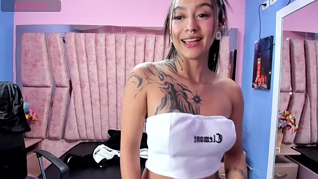 Miaa Thopmson online show from April 14, 2026, 10:26 pm