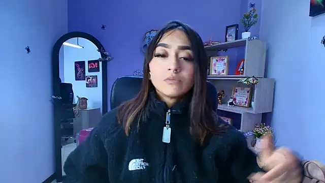 Miaa Thopmson online show from November 13, 2025, 3:43 am