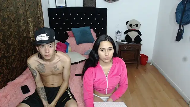 Snapshot of Kitty_and_jake chatting on February 19, 2025, 4:12 am Kitty and jake online show from February 19, 2025, 4:12 am