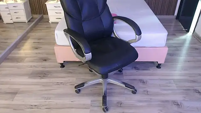 Snapshot of Sam_mansson66 chatting on October 17, 2025, 12:51 pm Sam mansson66 online show from October 17, 2025, 12:51 pm