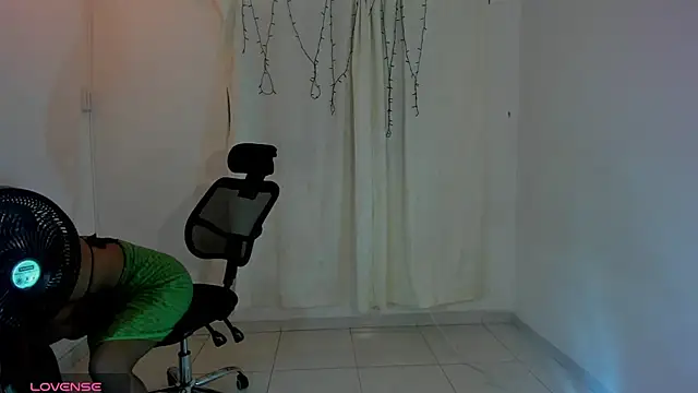 Zaya Smith online show from September 13, 2025, 3:06 am