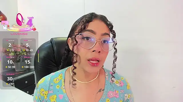 Snapshot of antonelllepiercee chatting on October 9, 2025, 11:33 am antonelllepiercee online show from October 9, 2025, 11:33 am