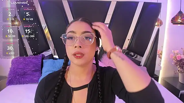 Snapshot of antonelllepiercee chatting on October 2, 2025, 11:35 am antonelllepiercee online show from October 2, 2025, 11:35 am