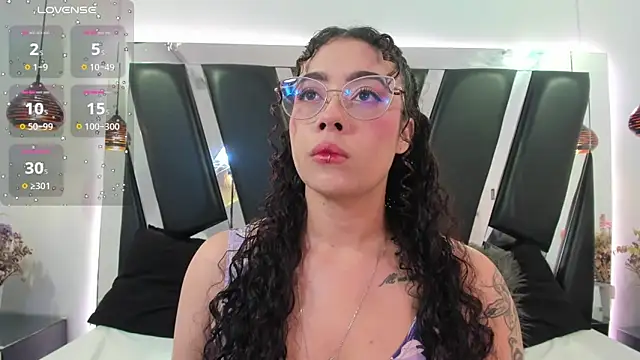 Snapshot of antonelllepiercee chatting on October 1, 2025, 11:36 am antonelllepiercee online show from October 1, 2025, 11:36 am