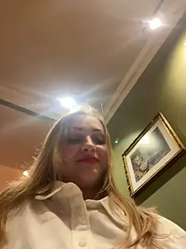 LadyTatiana online show from December 3, 2024, 4:11 pm