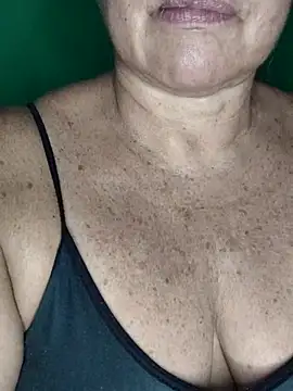 Kasandra Ho online show from November 16, 2025, 6:12 pm