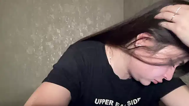 Snapshot of sweet_sisters_11 chatting on December 2, 2024, 11:35 pm sweet sisters 11 online show from December 2, 2024, 11:35 pm