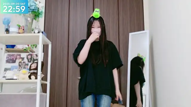 Snapshot of -SHIZUKU- chatting on September 20, 2025, 2:00 pm -SHIZUKU- online show from September 20, 2025, 2:00 pm