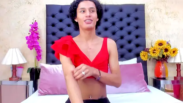 Snapshot of NahomiWhitel chatting on October 18, 2025, 1:24 pm NahomiWhitel online show from October 18, 2025, 1:24 pm