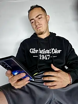 Snapshot of dragon1006 chatting on October 4, 2025, 5:42 am dragon1006 online show from October 4, 2025, 5:42 am