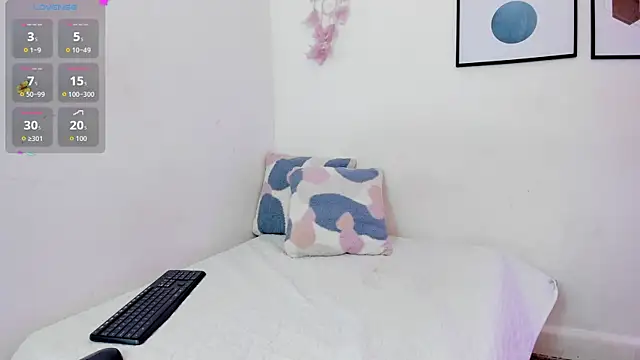 Snapshot of Abriil7 chatting on September 26, 2025, 3:35 am Abriil7 online show from September 26, 2025, 3:35 am