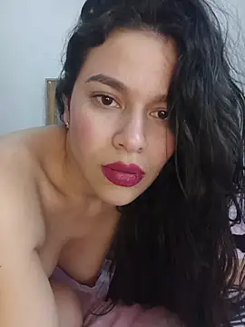 CorinaSmith28 online show from June 11, 2026, 12:32 am