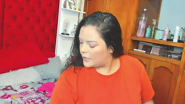 larafoxter online show from April 2, 2026, 7:20 pm