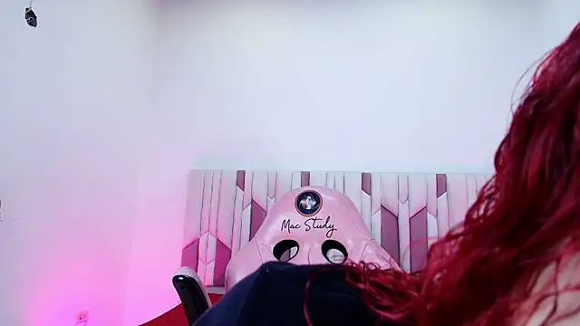 mia stanfort online show from September 17, 2025, 7:16 pm