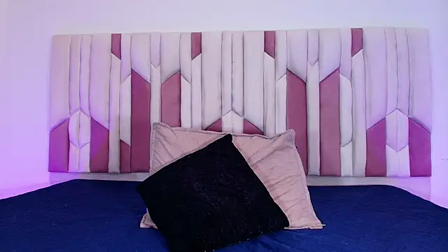 mia stanfort online show from October 29, 2025, 7:13 pm