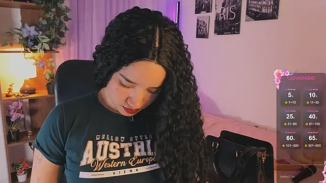 Snapshot of emilyrouxe chatting on October 4, 2025, 2:29 pm emilyrouxe online show from October 4, 2025, 2:29 pm