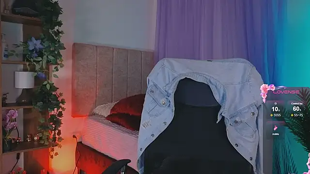 emilyrouxe online show from November 14, 2025, 4:21 pm