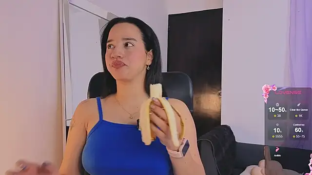 Snapshot of emilyrouxe chatting on September 24, 2025, 2:56 pm emilyrouxe online show from September 24, 2025, 2:56 pm