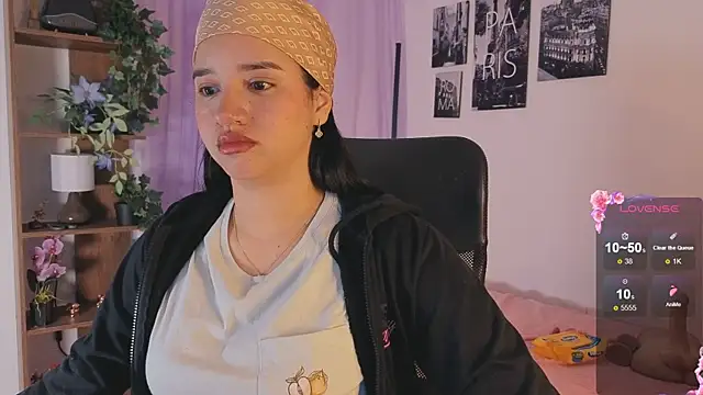 Snapshot of emilyrouxe chatting on September 30, 2025, 3:18 pm emilyrouxe online show from September 30, 2025, 3:18 pm